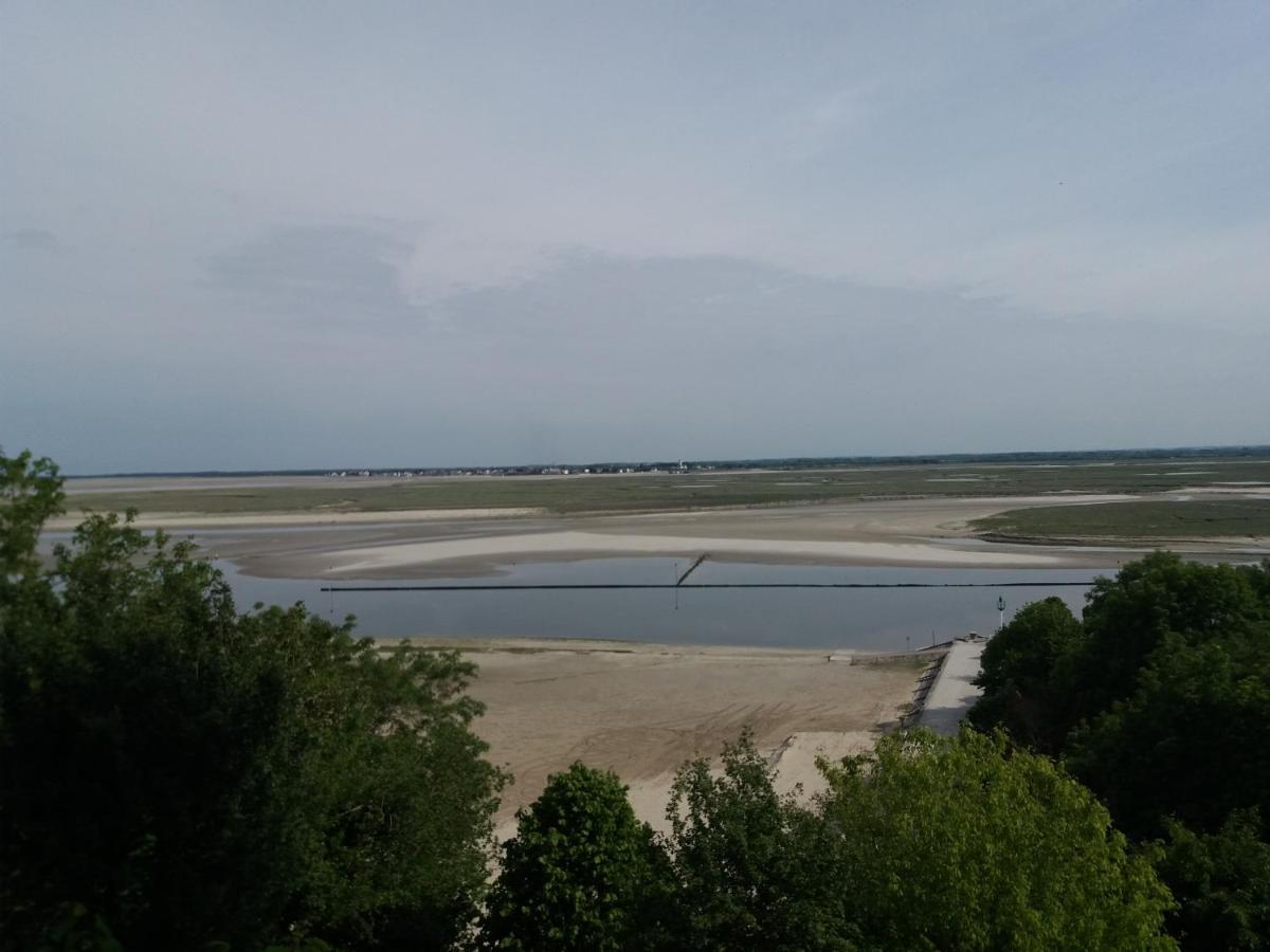 Gites "Aux Charmes De La Baie" Labellises 3 Clevacances Avec Parking Et Terrain Clos Buigny-Saint-Maclou Exterior photo